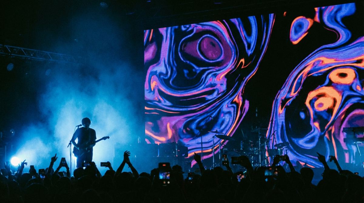 Projectors and Stage Lights: Avoiding Washout on Screens