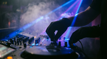 Locking the Room to the Beat: Syncing Lights to DJ Controllers via the Beat Grid